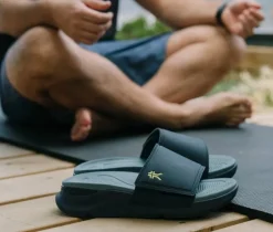 KURU Footwear MOMENT><noscript><img width=